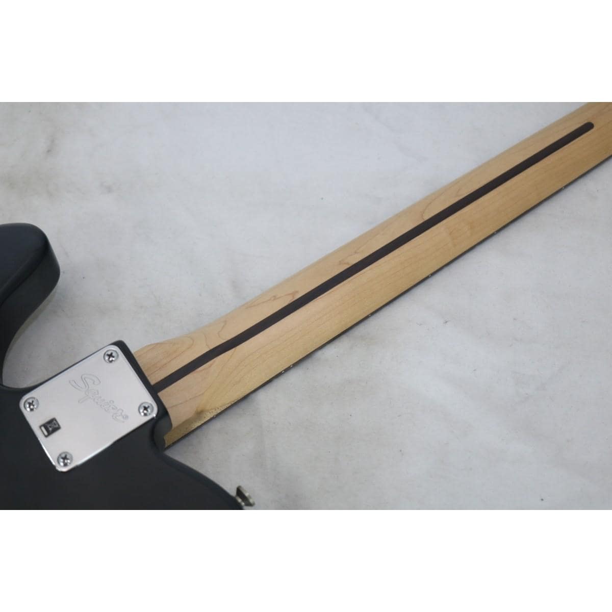 ＳＱＵＩＥＲ　　ＡＶＲＩＬ　ＬＡＶＩＧＮＥ　ＴＥＬＥＣＡＳＴＥＲ