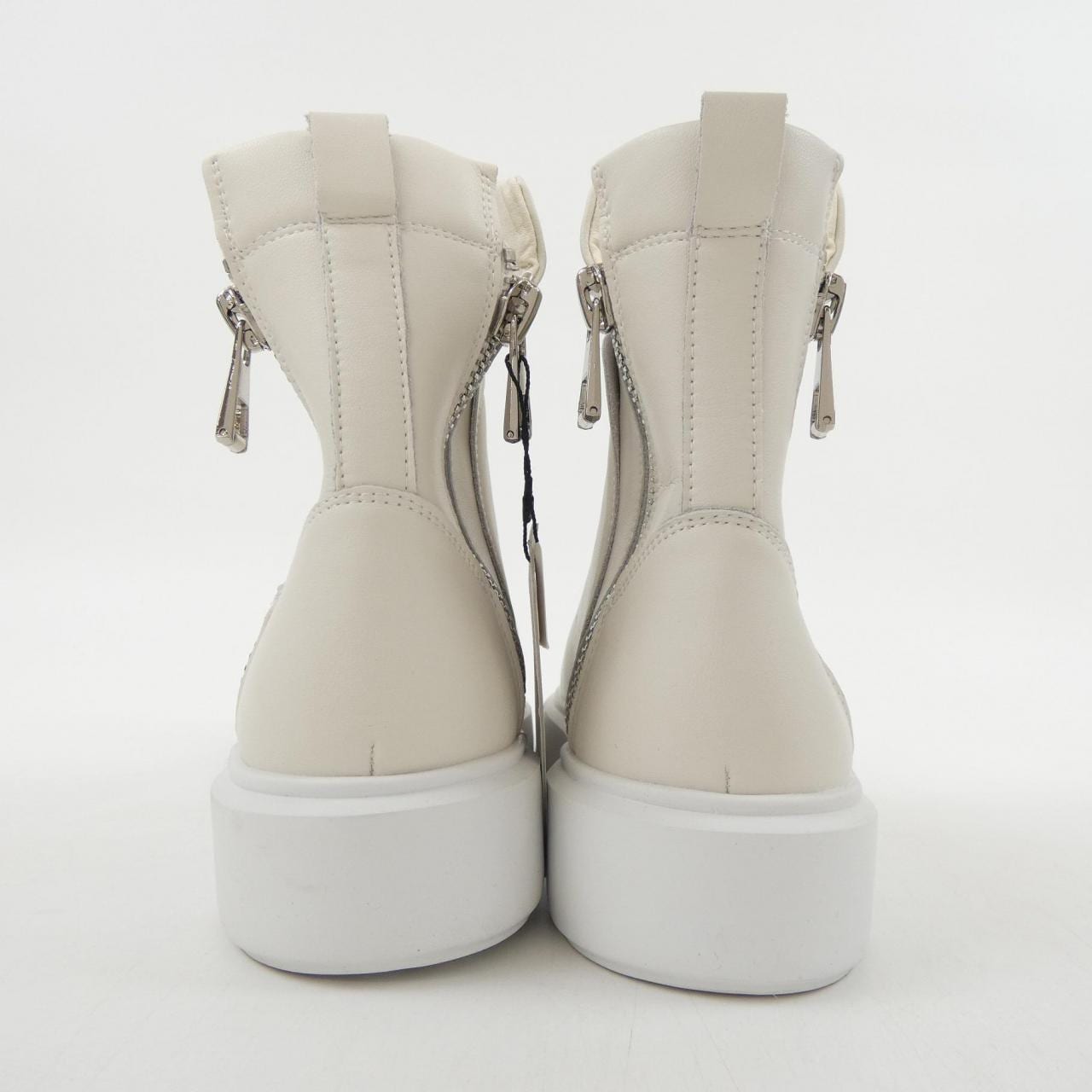 nouer スニーカー