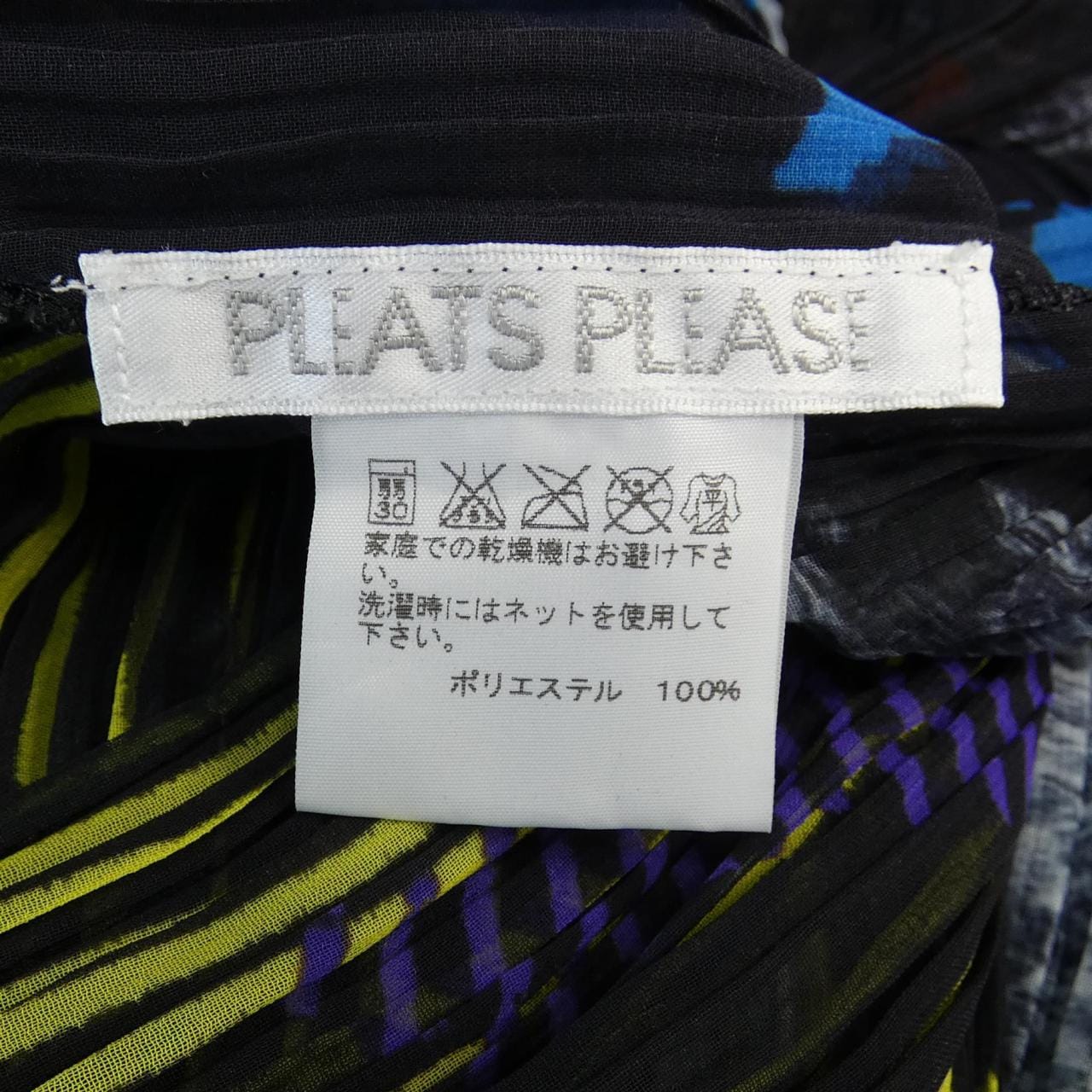 百褶PLEATS PLEASE斗篷