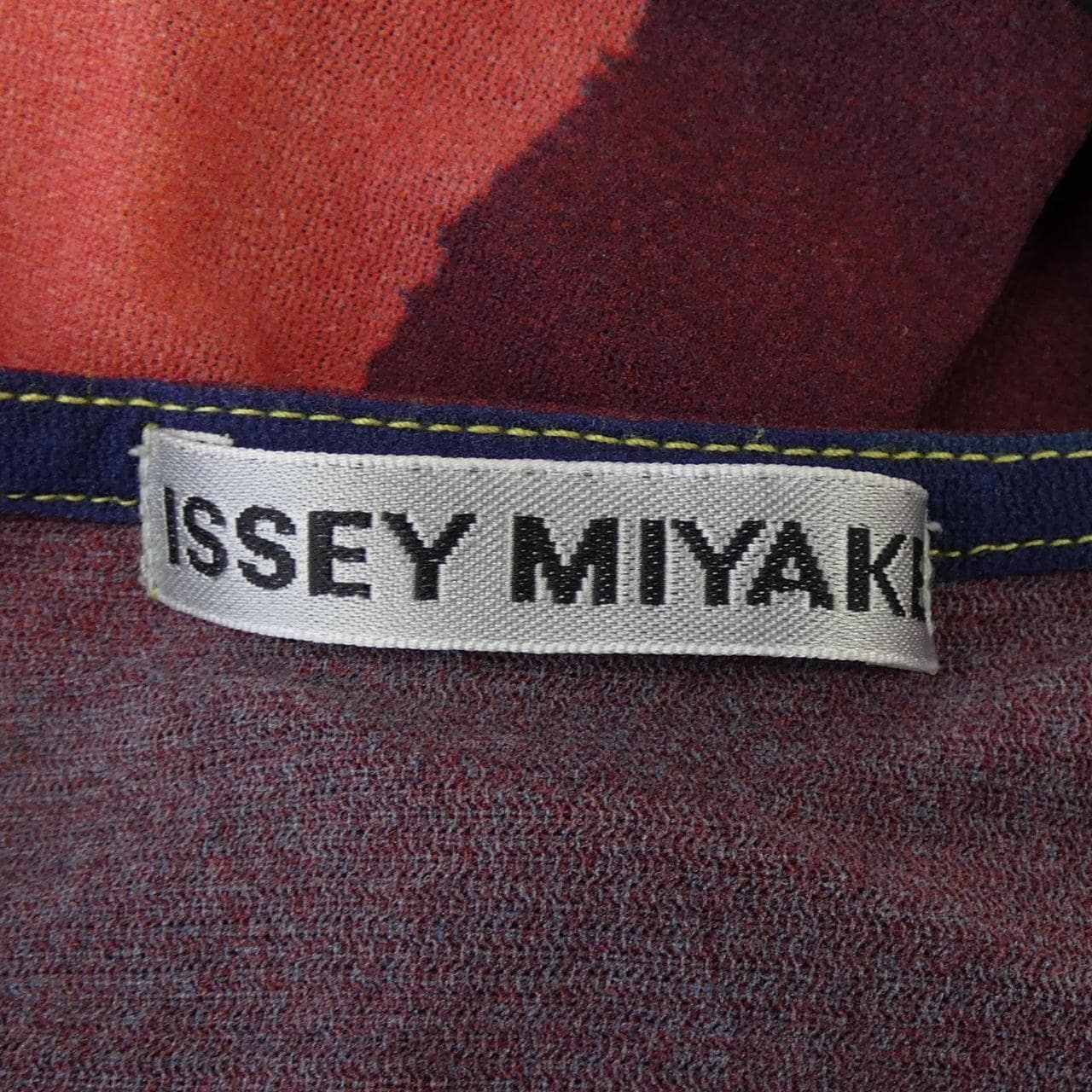 イッセイミヤケ ISSEY MIYAKE IM33JK011 トップス