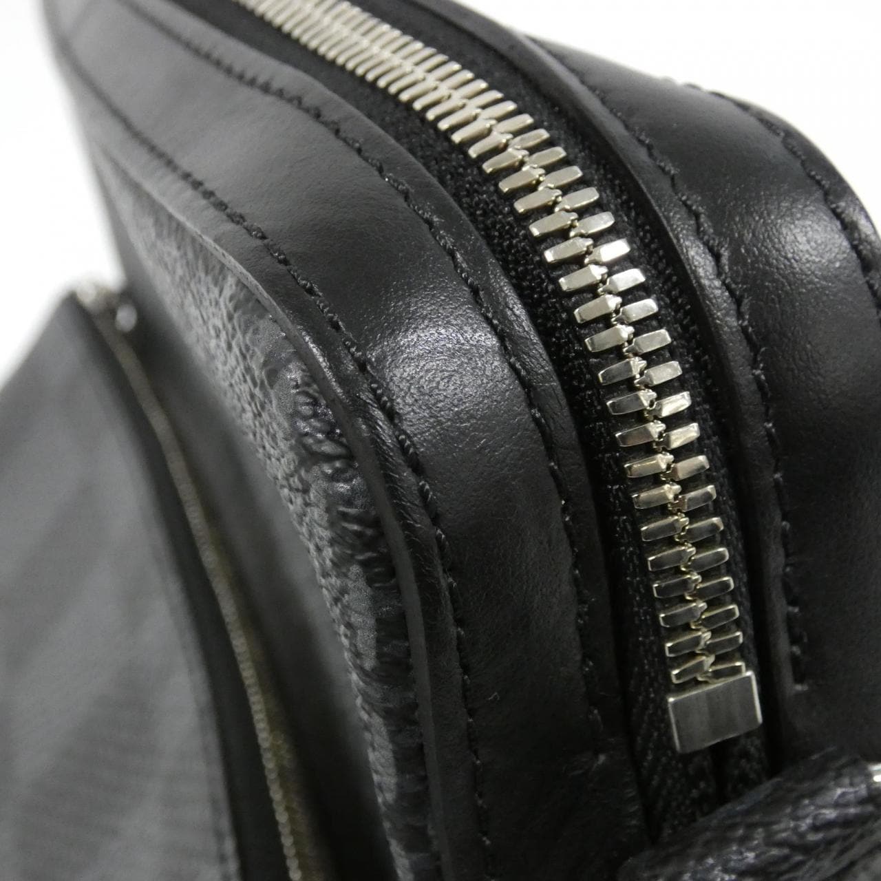 ルイヴィトン ダミエ グラフィット 3D トリオ メッセンジャー N50017 ショルダーバッグ