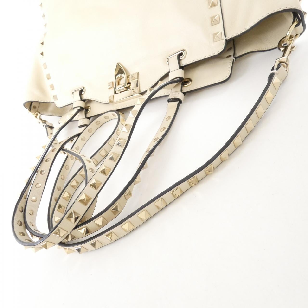 ヴァレンティノガラヴァーニ バッグ