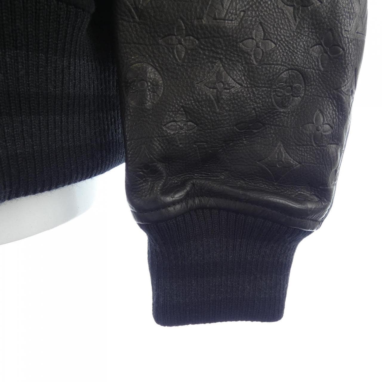 ルイヴィトン LOUIS VUITTON モノグラムエンボスレザーアンドウールブルゾン HNL06EZCZ ブルゾン