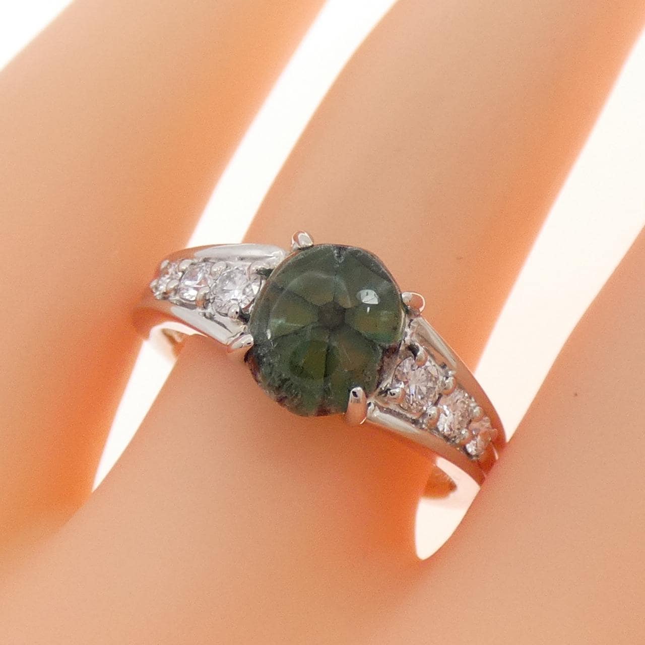 PT900 トラピッチェエメラルド リング 1.591CT