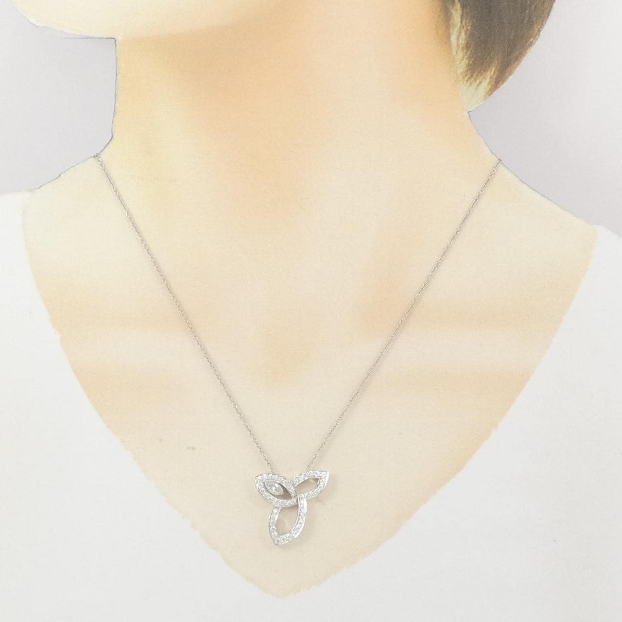 ハリーウィンストン リリークラスター ネックレス