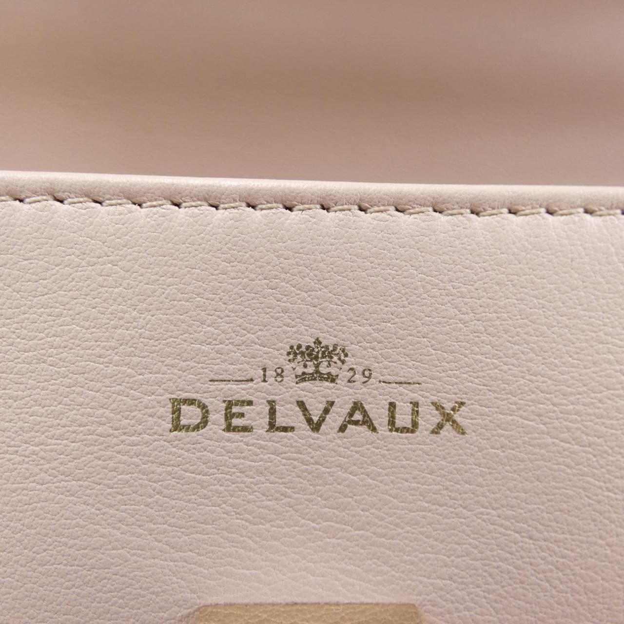 德尔沃DELVAUX