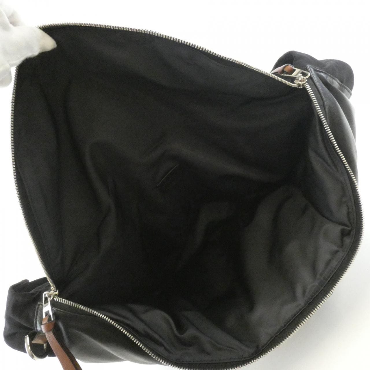 ロエベ パフィーB687C60X01 ショルダーバッグ