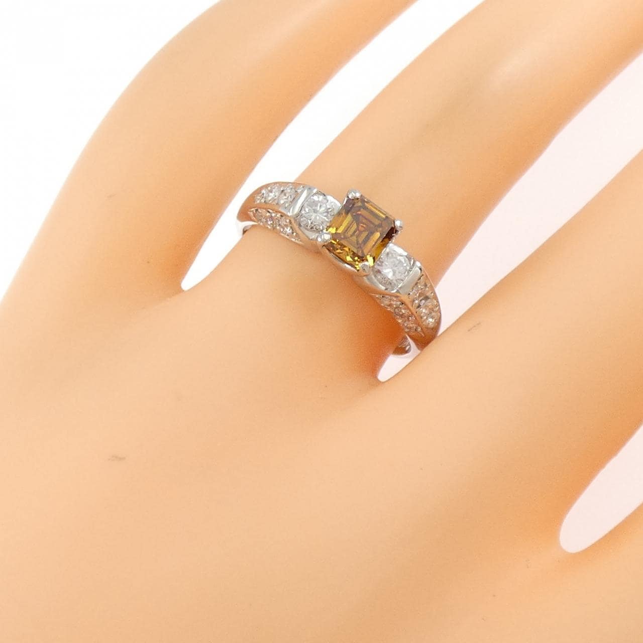 PT900 ダイヤモンド リング 0.70CT FDBYO SI2 エメラルドカット