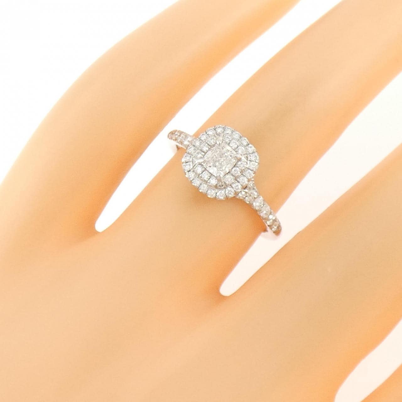 ティファニー ソレスト リング 0.24CT F VVS1