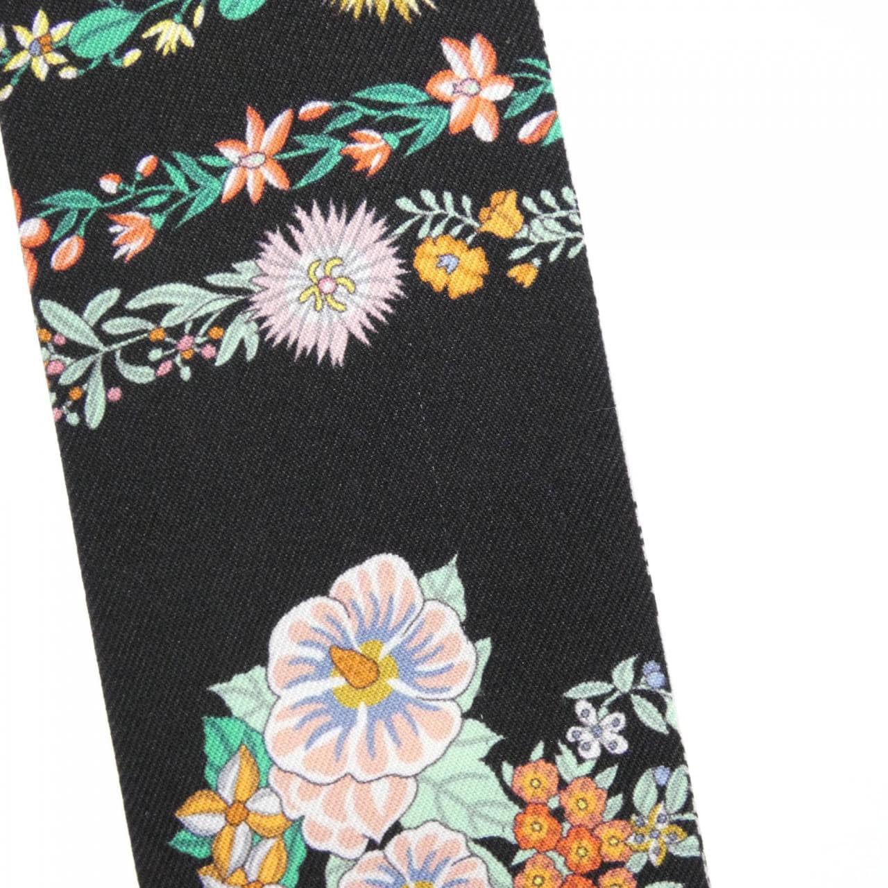 エルメス BRIDES DE GALA EN FLEURS ツイリー 064220S スカーフ
