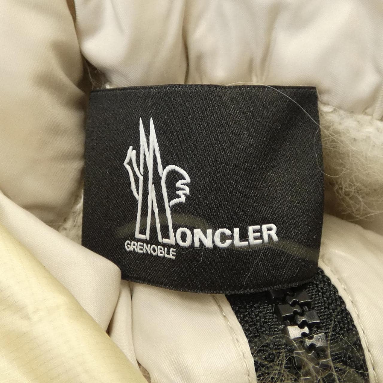 モンクレールグルノーブル MONCLER GRENOBLE I20989B00010 ダウンジャケット