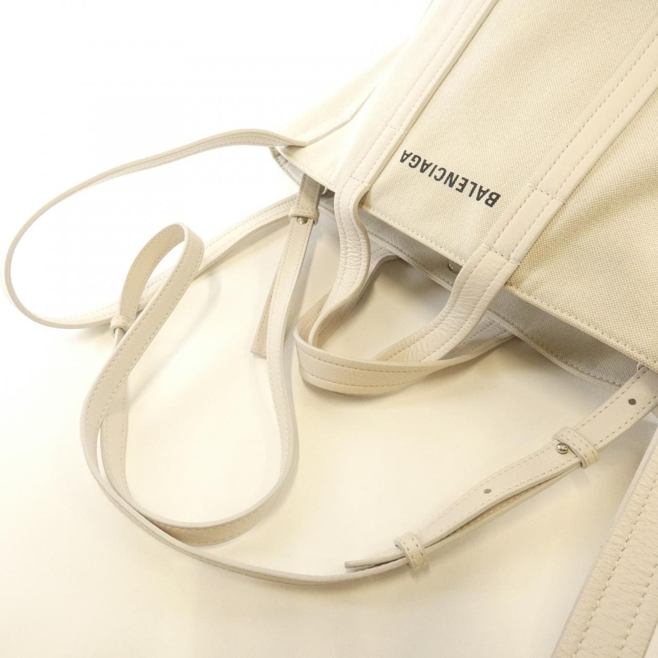 バレンシアガ エブリデイ スモール ノース サウス 672791 2AAF5 バッグ