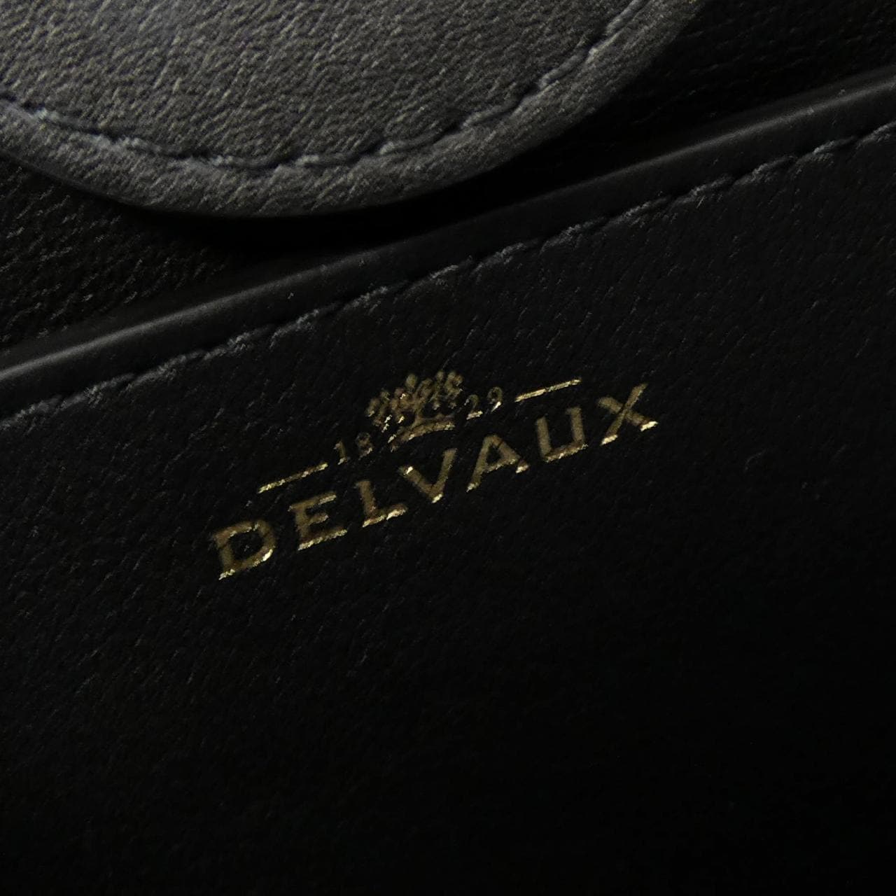 德尔沃DELVAUX