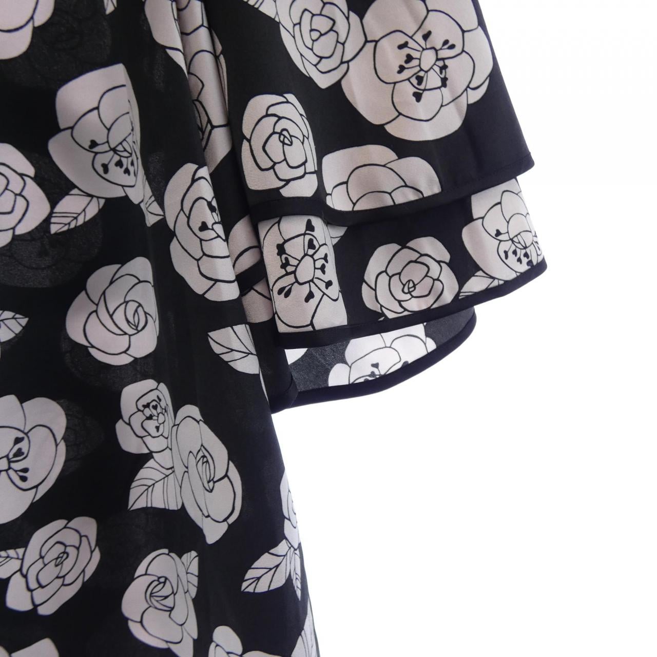 トゥービーシック TO BE CHIC トップス