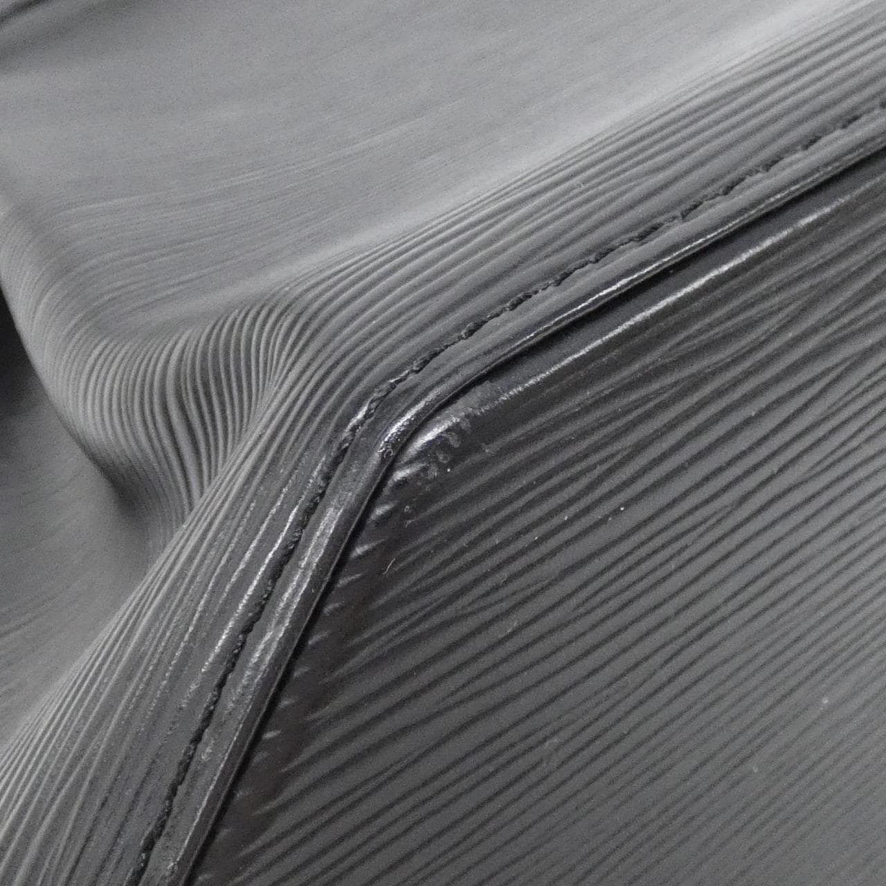 ルイヴィトン エピ サック アド M80153 ショルダーバッグ