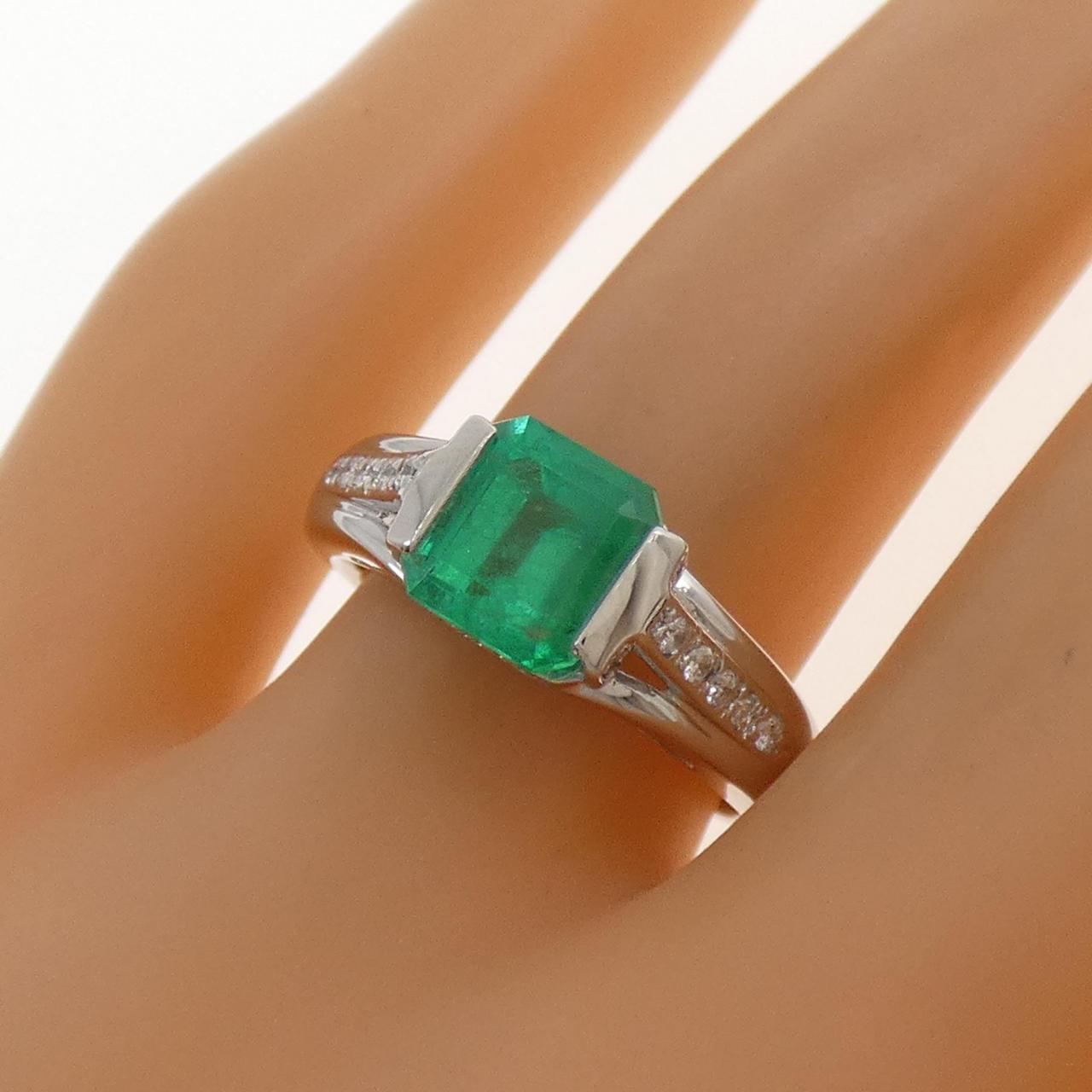 PT900 エメラルド リング 1.62CT