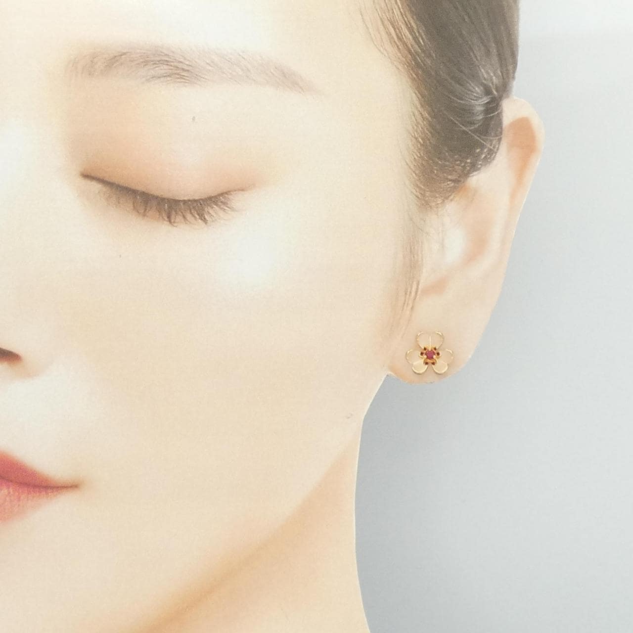 ヴァンクリーフ&アーペル フリヴォル ミニ ピアス