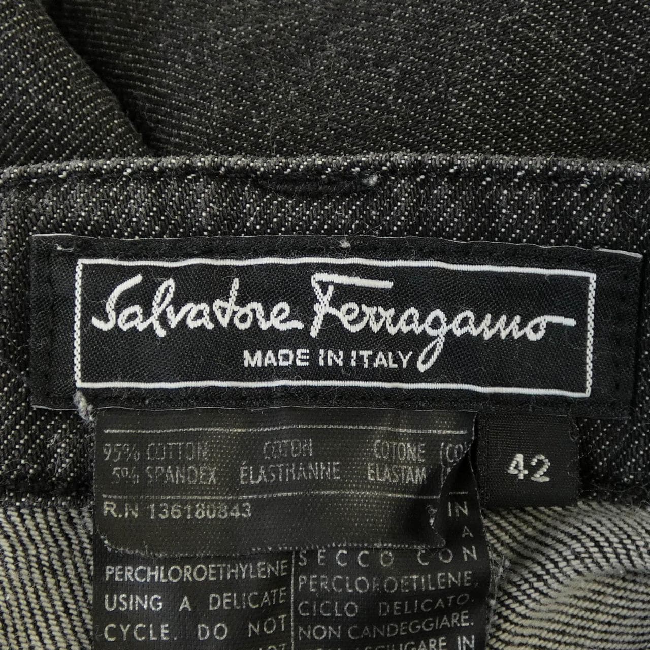 サルヴァトーレフェラガモ SALVATORE FERRAGAMO ジーンズ