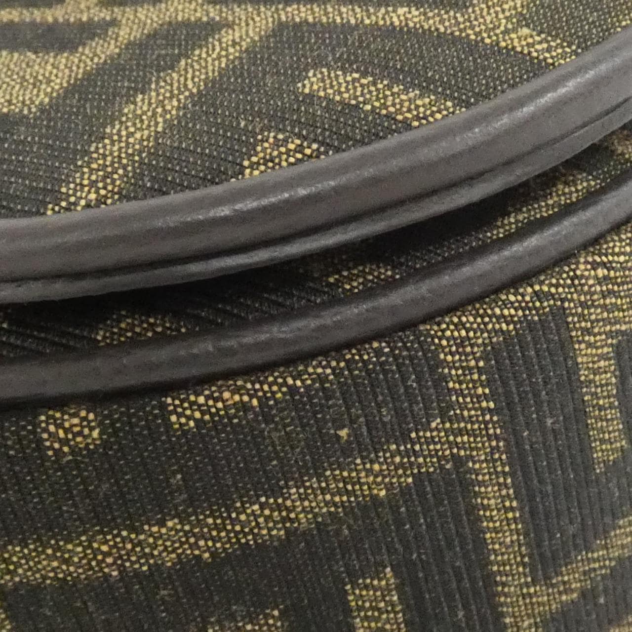 フェンディ  カ モン スモール 8BS082 AQ08 ショルダーバッグ