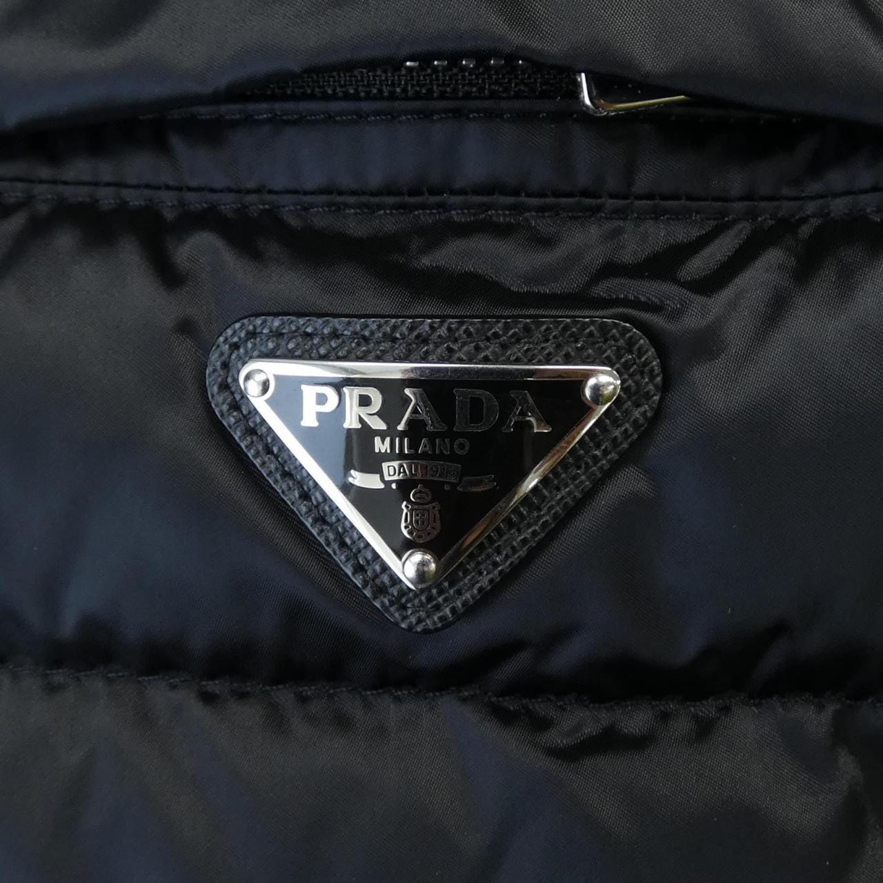 プラダ PRADA トライアングルロゴ 29W149 R152 1DAB ダウンジャケット
