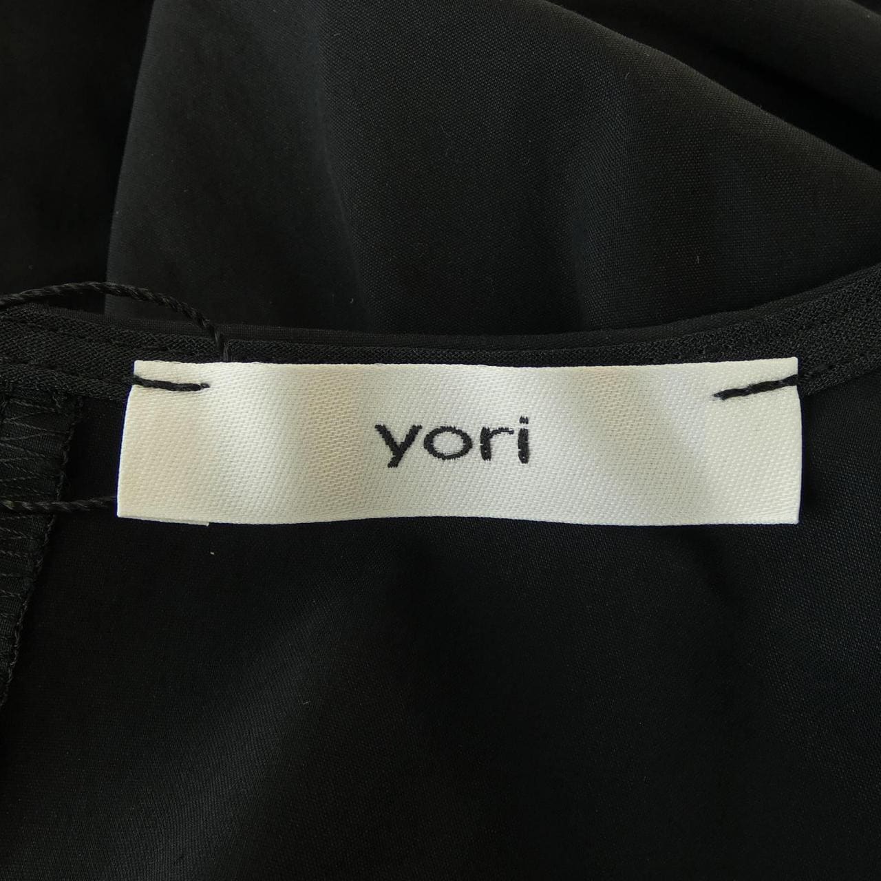 ヨリ yori トップス