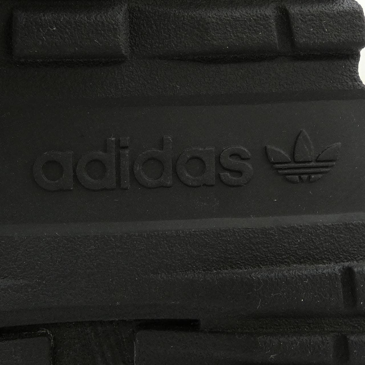 アディダス ADIDAS BZ0611 スニーカー