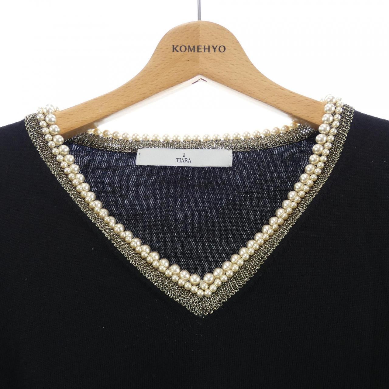 ティアラ TIARA トップス
