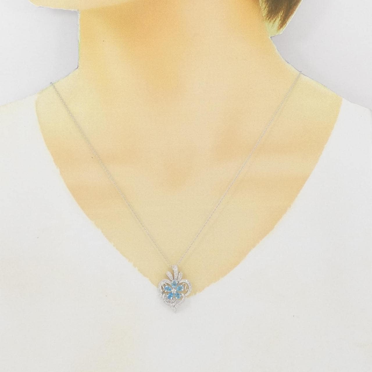 K18WG フラワー ブルートパーズ ネックレス 0.80CT
