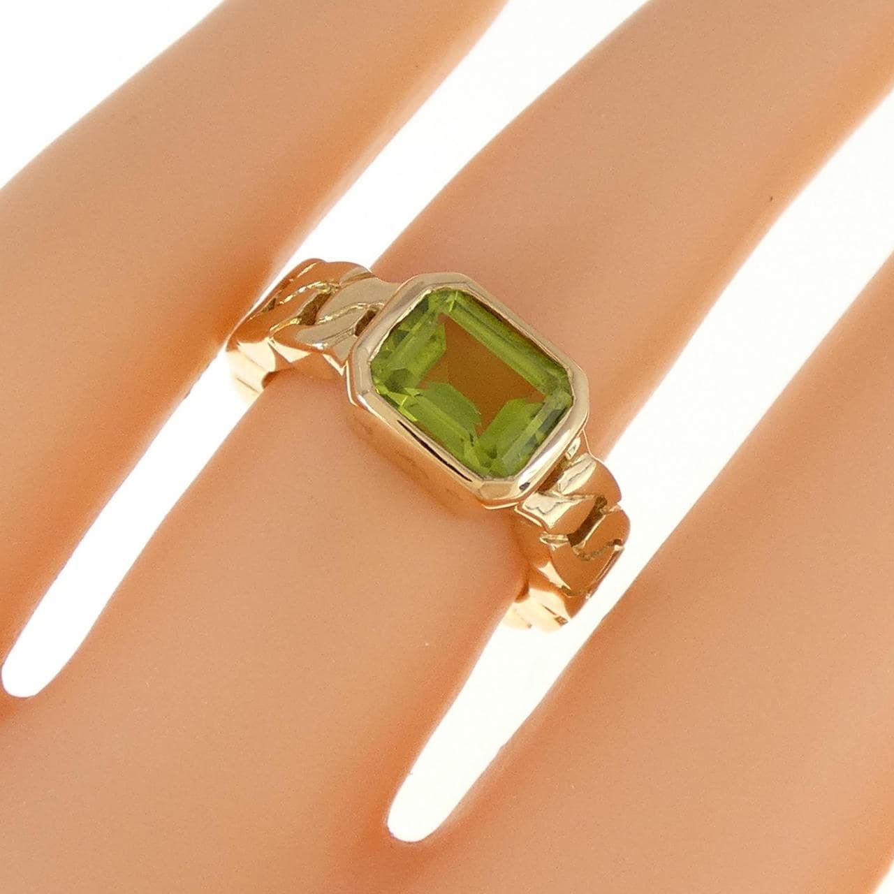 CHANEL Peridot ring