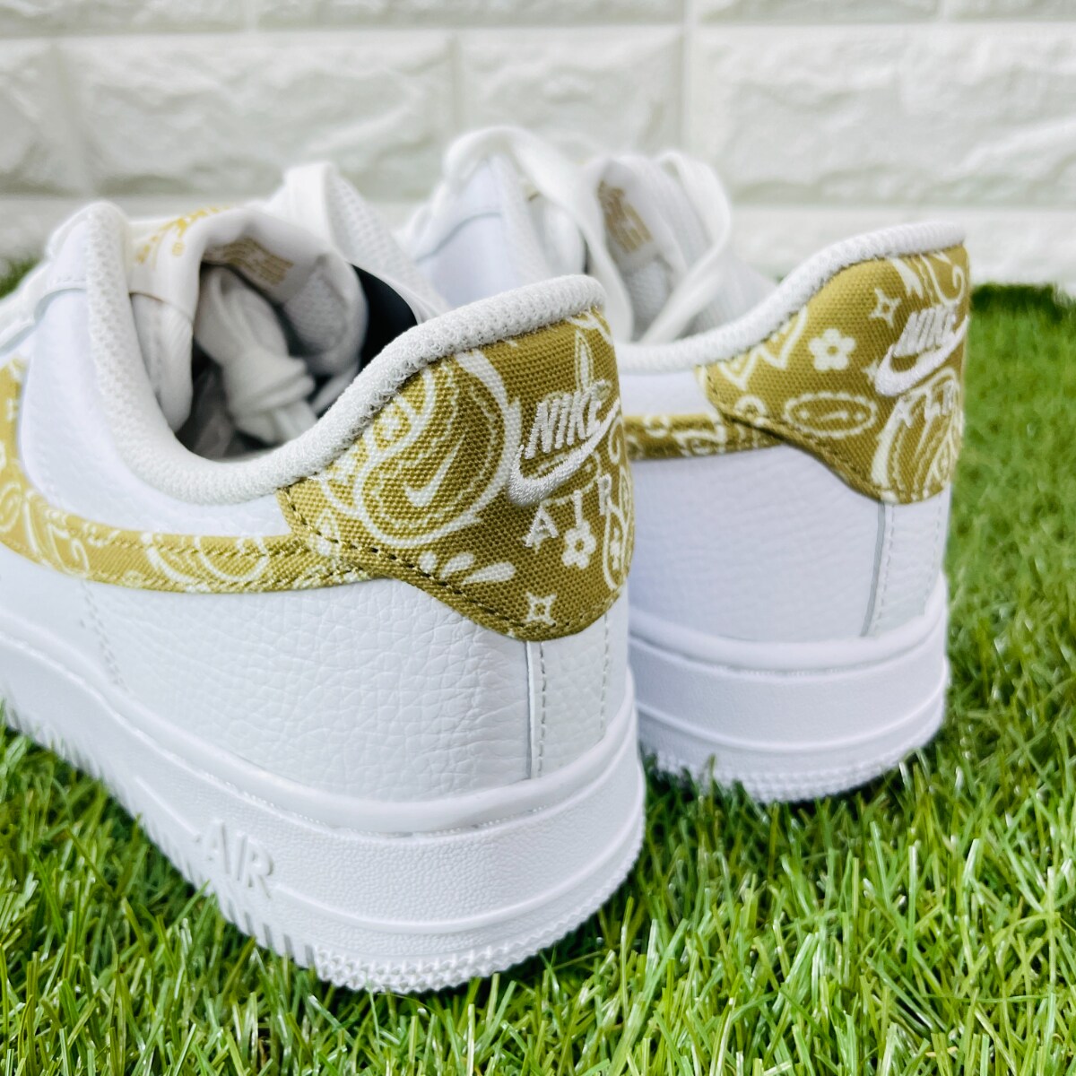しています NIKE - 新品 NIKE ナイキ エアフォース1 ペイズリー DJ9942