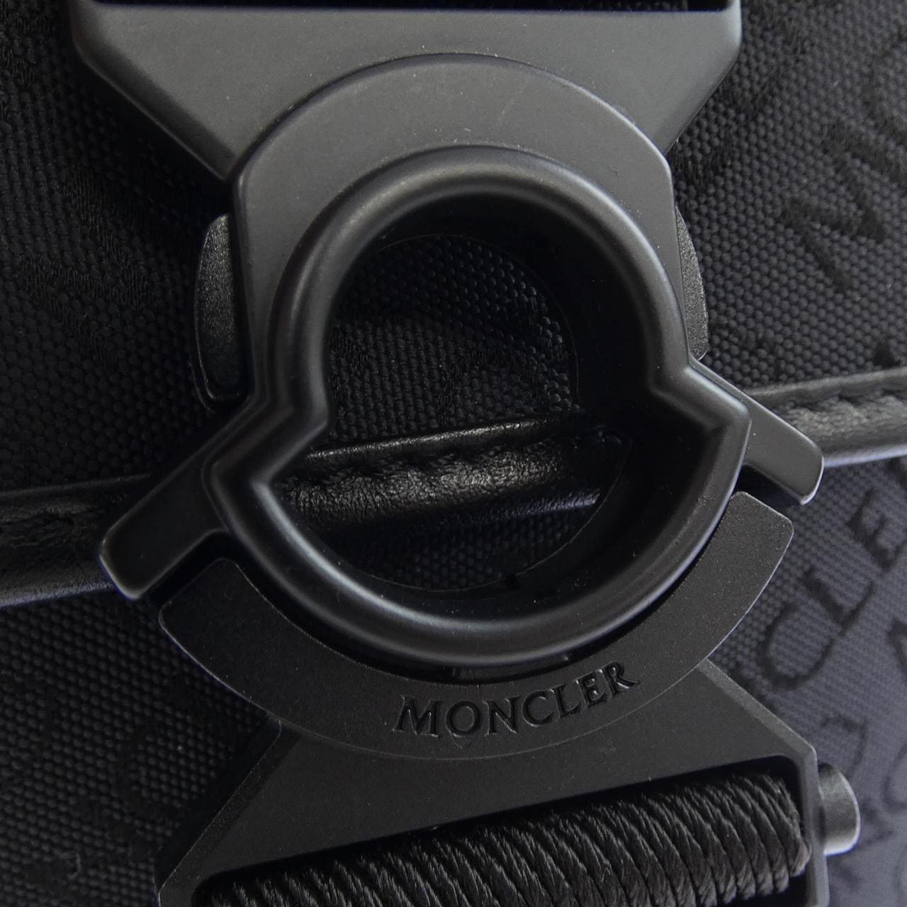 モンクレール MONCLER SPREAD CROSS BODY BAG