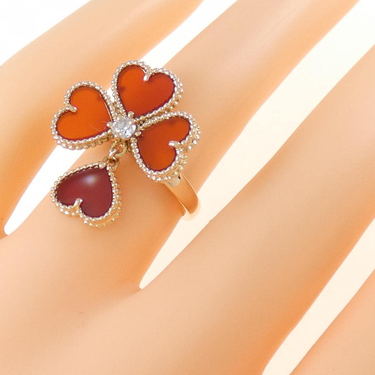 Van Cleef & Arpels Sweet Sweet Alhambra Eillage Ring