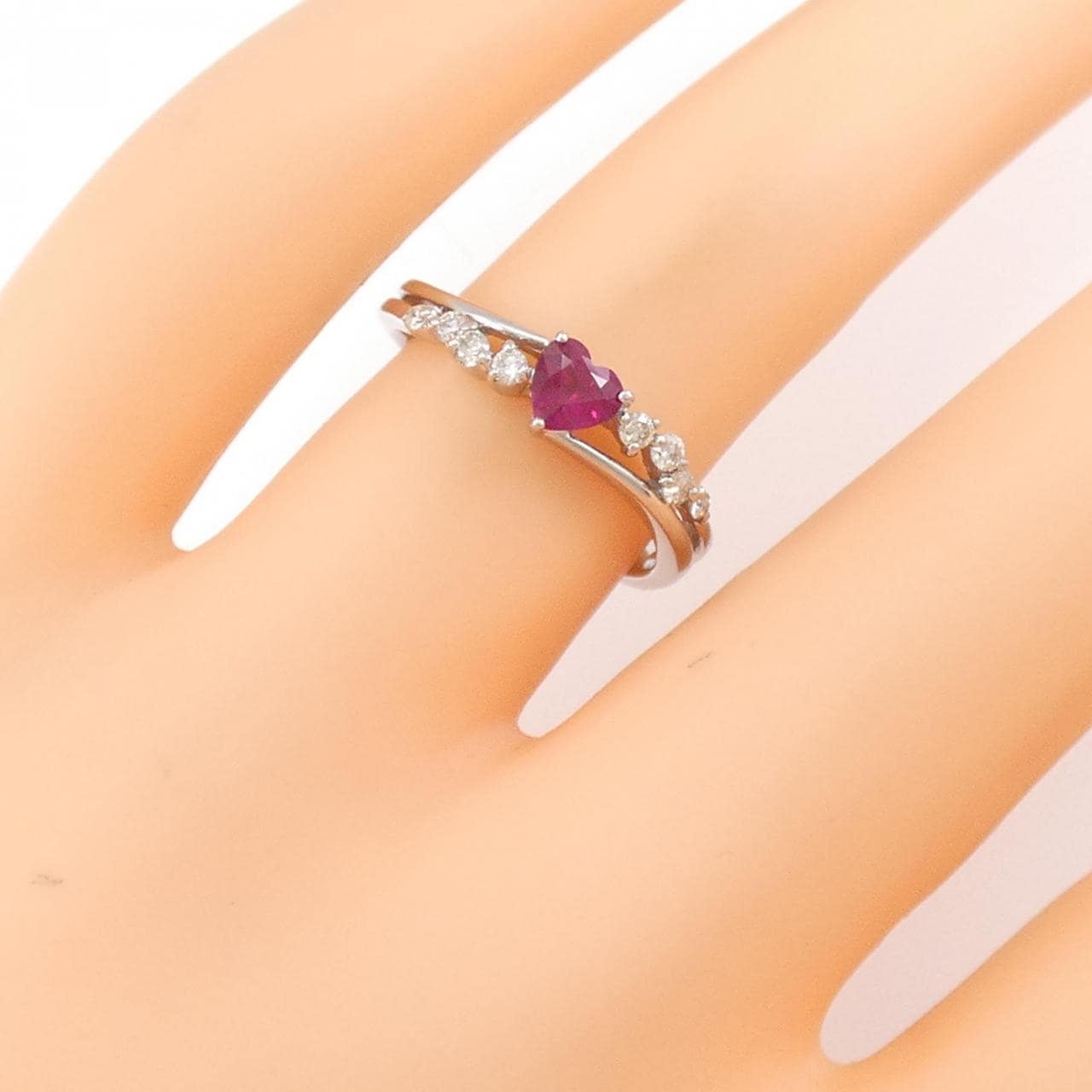 PT ハート ルビー リング 0.31CT