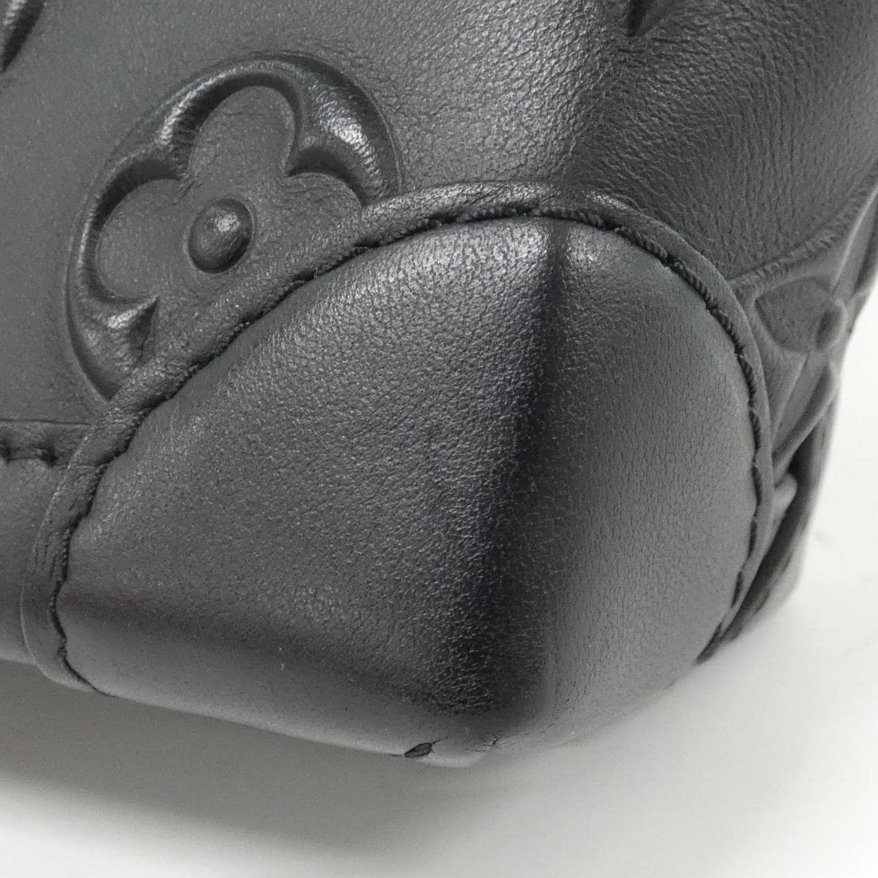 LOUIS VUITTON Monogram Seal Steamer XS M58707 肩背包