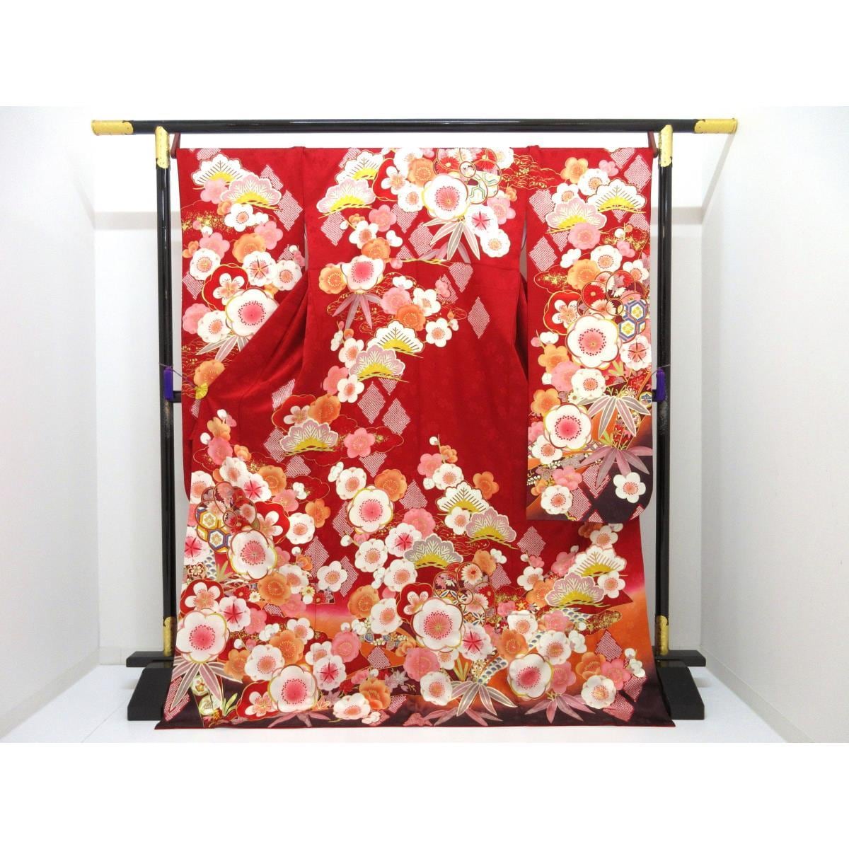 振袖　友禅金彩加工　刺繍入り