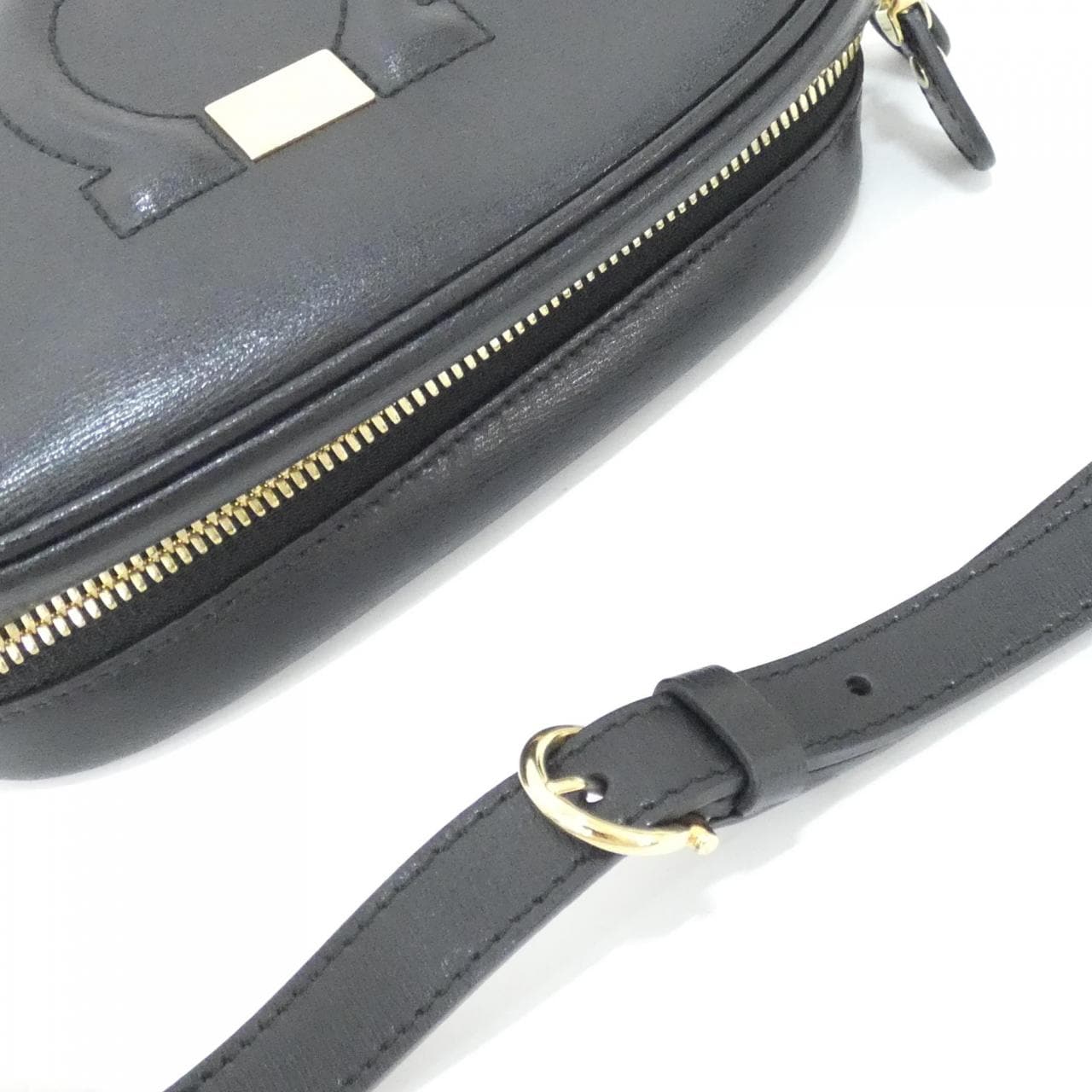 サルヴァトーレフェラガモ CITY 21 H006 ショルダーバッグ