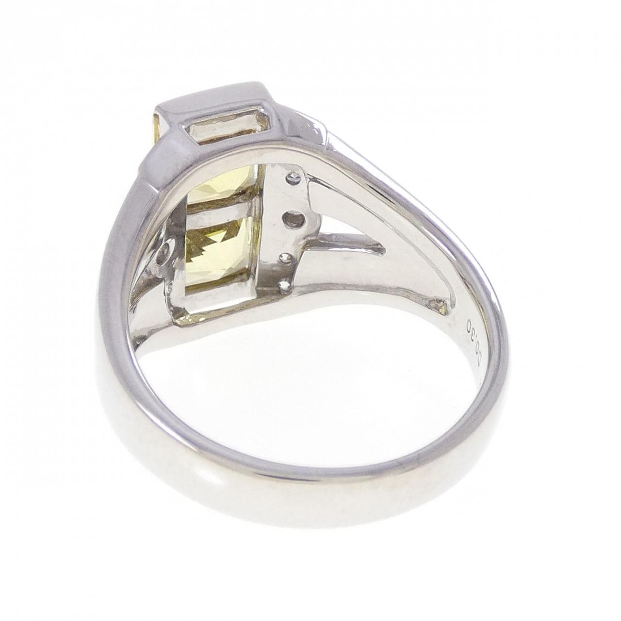 K18WG ベリル リング 2.22CT