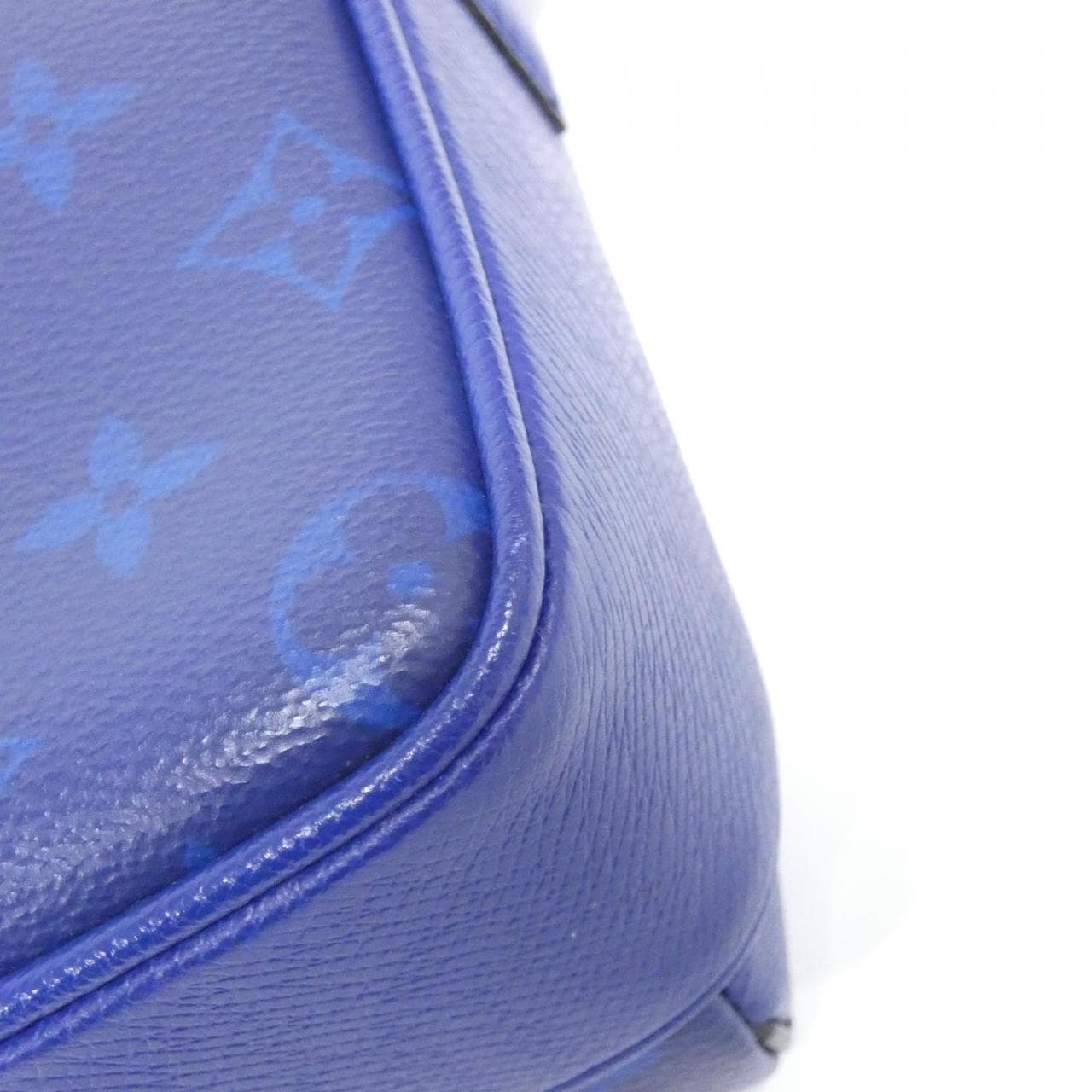 ルイヴィトン タイガ ラマ アウトドア メッセンジャー PM M30242 ショルダーバッグ