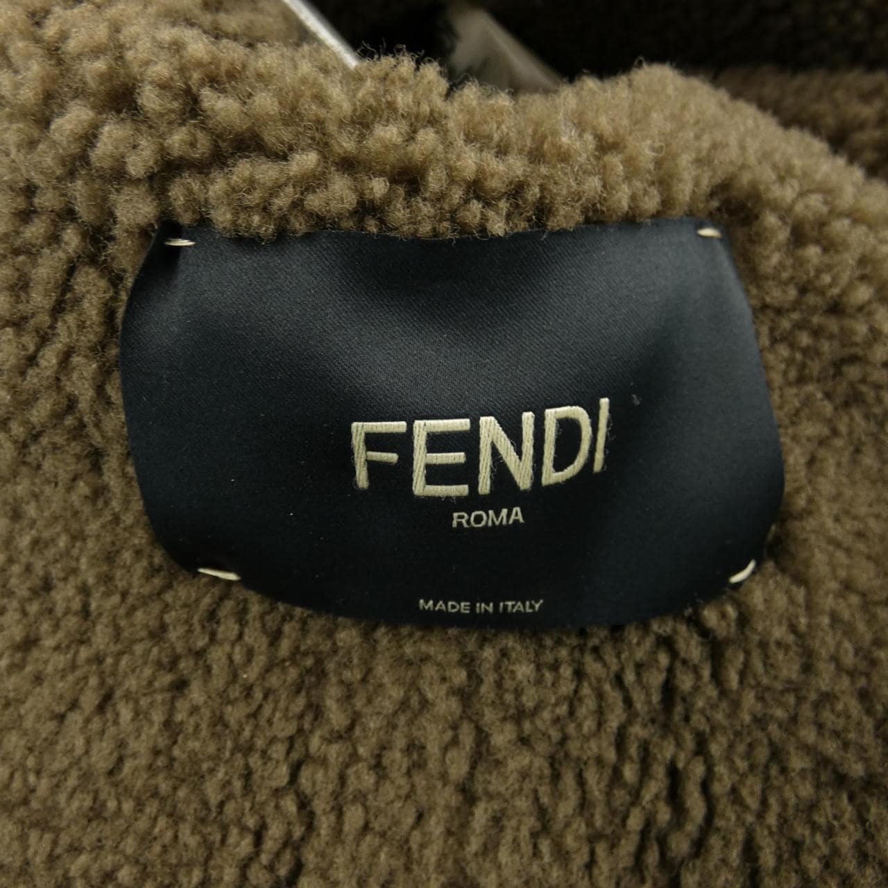 フェンディ FENDI FM5288 AHBD F1ENJ ムートンジャケット