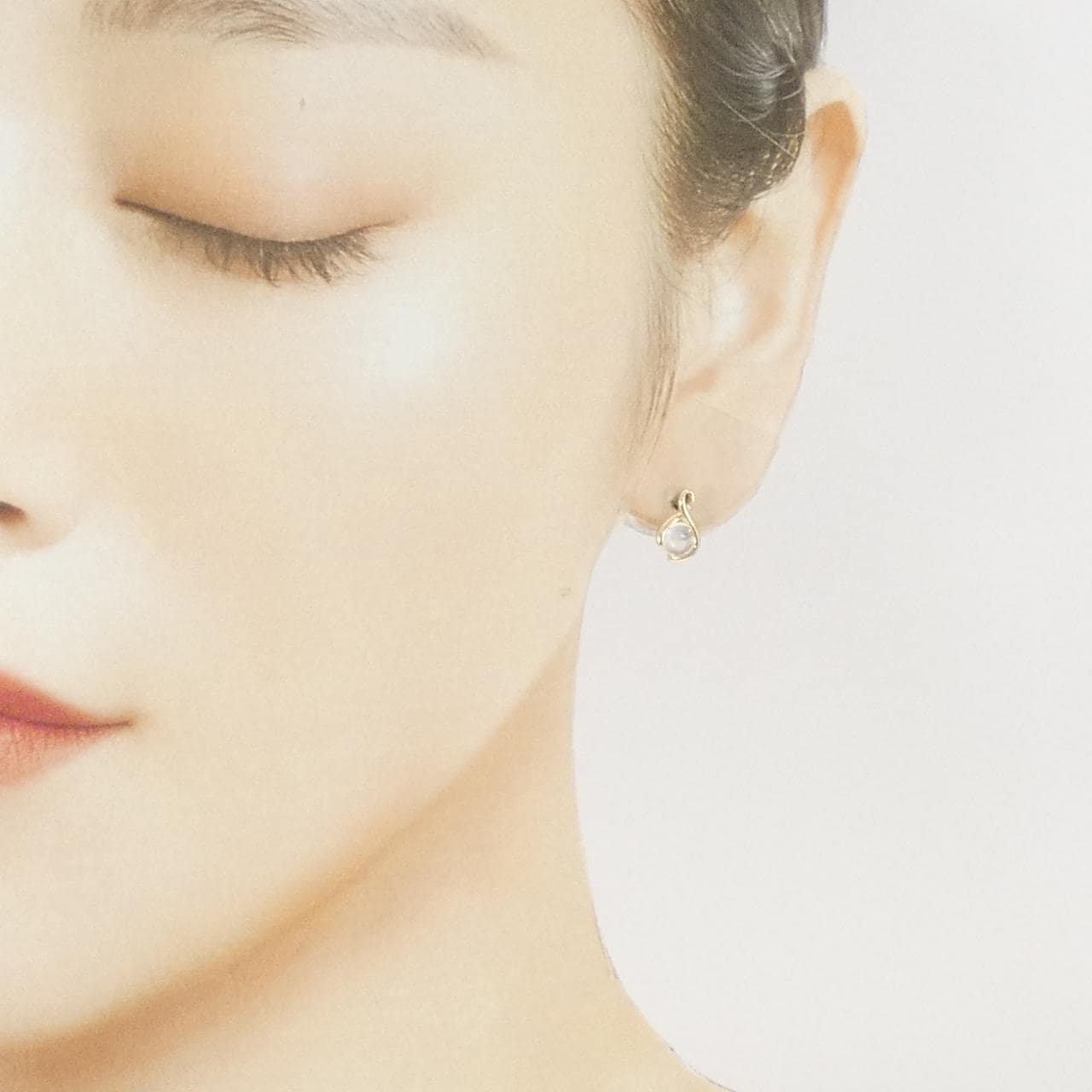 K18YG ムーンストーン ピアス