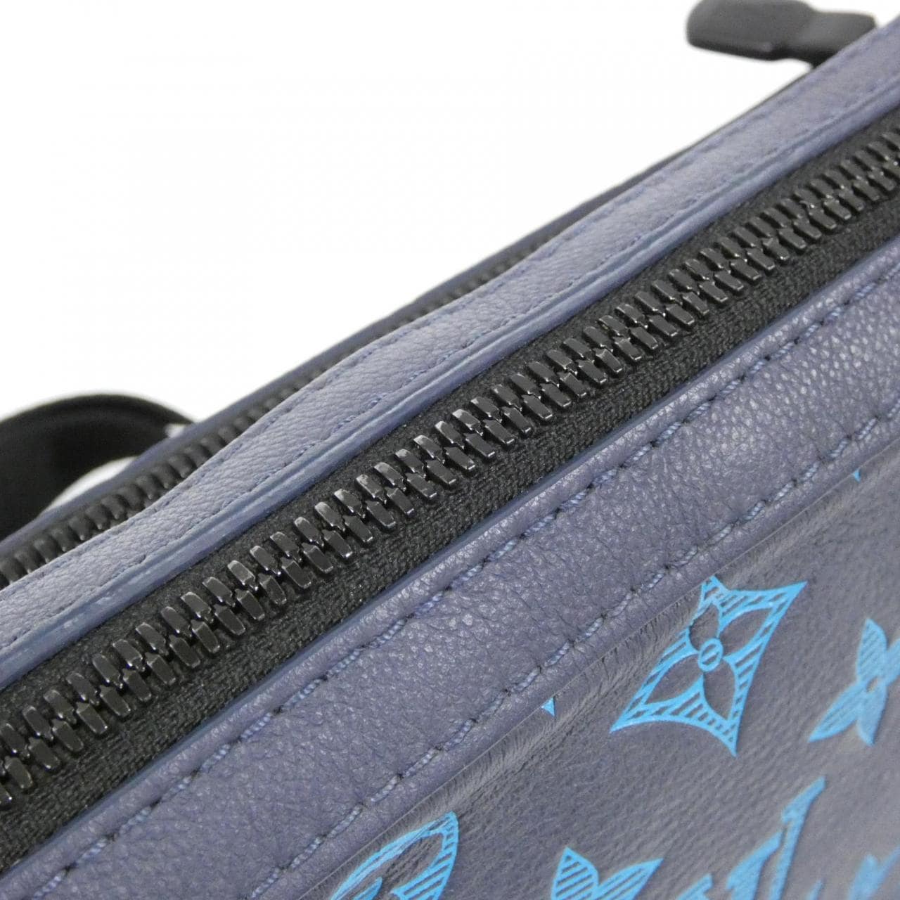 ルイヴィトン モノグラム シャドウ トリオ メッセンジャー M46604 ショルダーバッグ