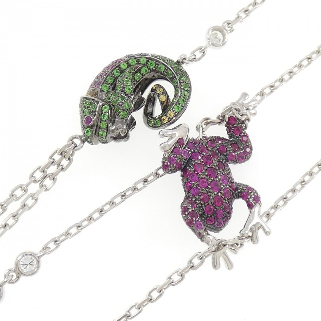 ブシュロン アニマル カラーストーン ネックレス