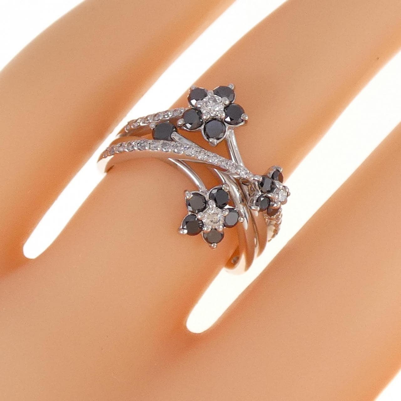 K18WG Flower Diamond Ring 0.80CT