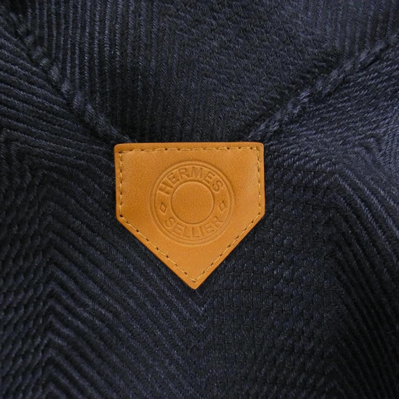 エルメス HERMES NEW LIBRIS H782494S　ニューリブリス ケープ