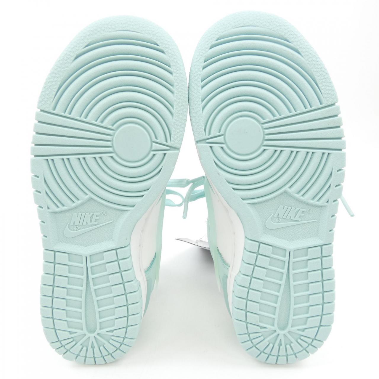 ナイキ NIKE スニーカー