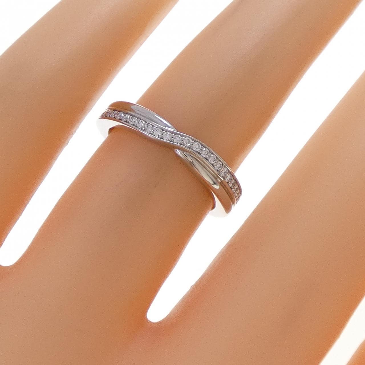 ハリーウィンストン トリスト ワンロウ リング