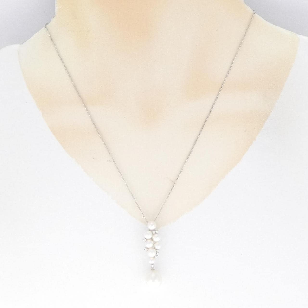 K18WG pearl necklace