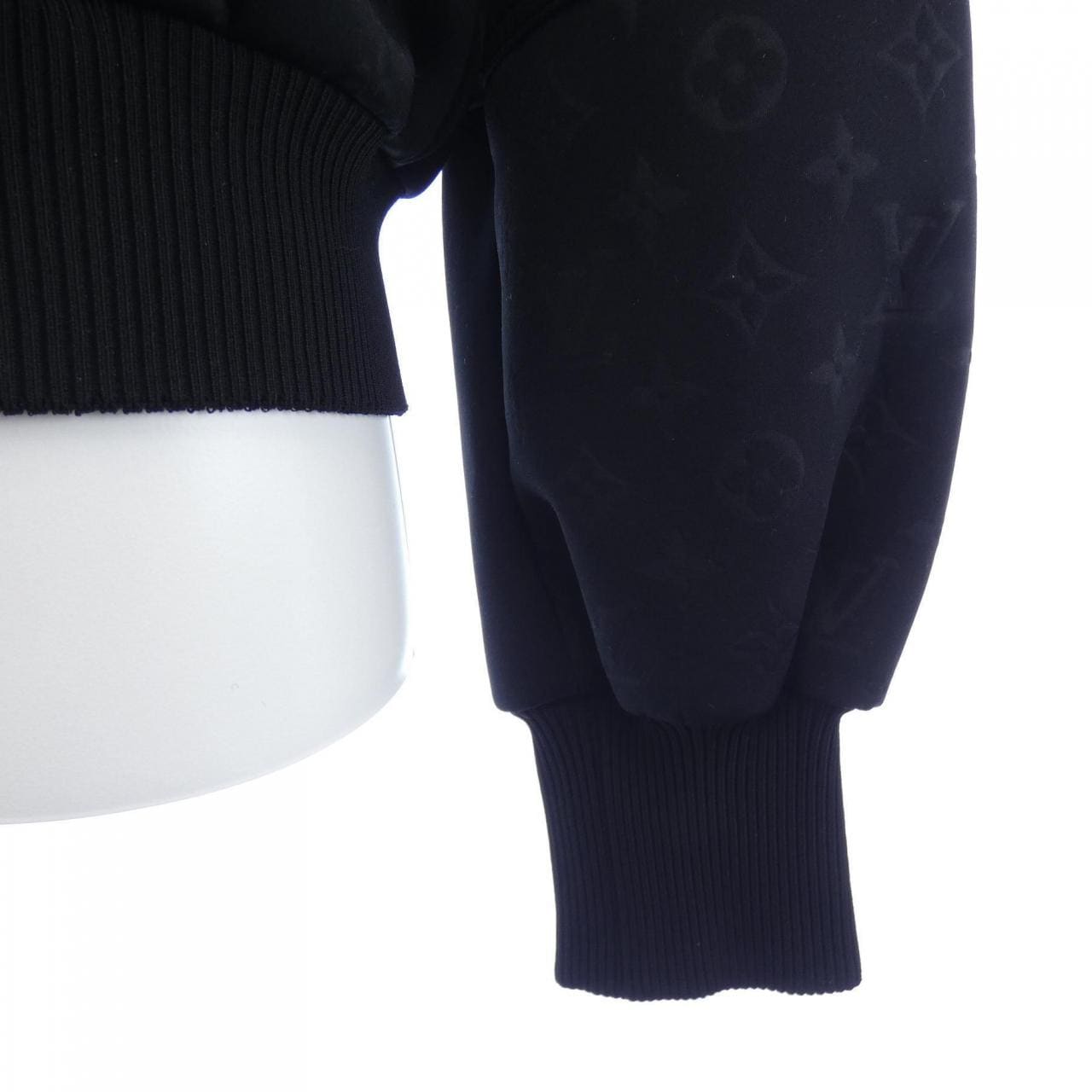 ルイヴィトン LOUIS VUITTON エンボスモノグラム FMJA26D97 ブルゾン