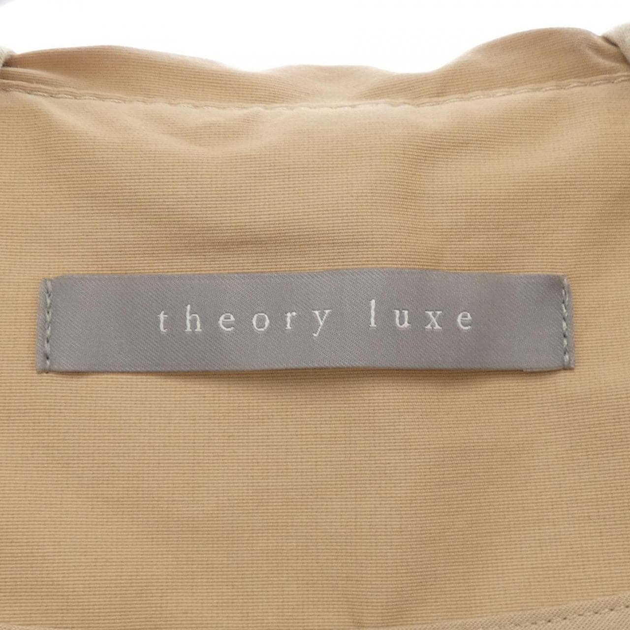 塞奥莉露Theory luxe大衣