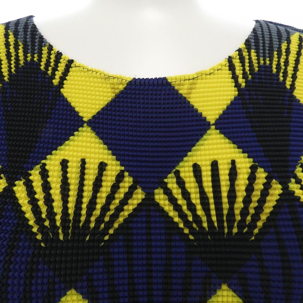 ミーイッセイミヤケ me ISSEY MIYAKE MI23FK366 トップス